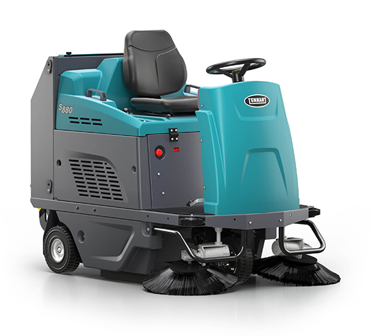 S880 Compact Battery Ride-On Sweeper | Tennant Company